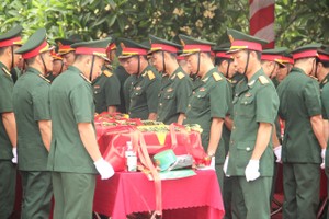 Nghe An holds burial services for soldiers' remains repatriated from Laos