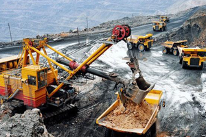 Vietnamese enterprises invest into 42 new projects aboard in first five months 