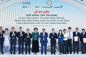 PM attends signing ceremony of $1.8 bln contract for Long Thanh airport project