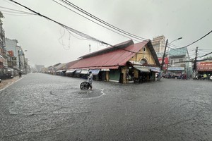 Convergence zone in East Sea triggers torrential rain across HCMC 