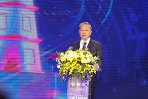 President attends national press awards ceremony