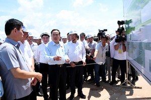 National Assembly Chairman inspects construction progress of Long Thanh Airport
