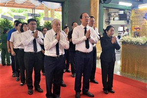 HCMC leaders extend condolences over Prof. Dr. Chu Pham Ngoc Son's passing