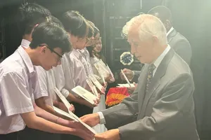 Odon Vallet scholarships granted to 465 students in Southern Vietnam