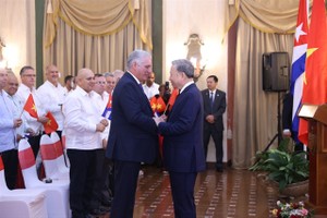 Vietnam, Cuba issue joint statement 