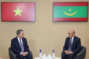 Top leader meets with Mauritania's President in Paris
