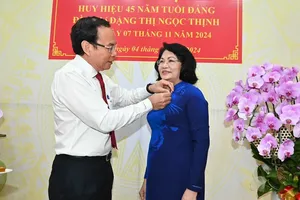 City Party Chief grants Party membership badge to former Vice President 