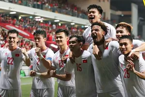 Vietnam beats Singapore 2-0 in first leg of ASEAN Cup semifinal
