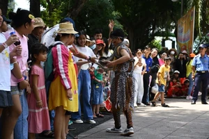 HCMC welcomes about 750,000 visitors to entertainment venues on New Year day