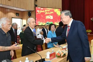 General Secretary meets Southern leaders, intellectuals, scientists, artists