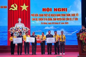 Naval Region 3 Command to visit military, people in Con Co, Ly Son Island