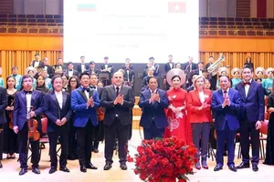 Vietnamese, Russian PMs attend art program celebrating diplomatic ties