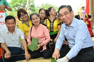 HCMC Party official attends Tet care festival in Thu Duc City