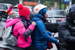 Hanoi experiences unseasonal cold air