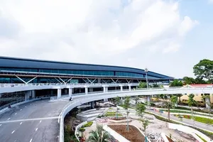 Passengers can take buses No.109, 72-1 to Tan Son Nhat Airport’s terminal T3
