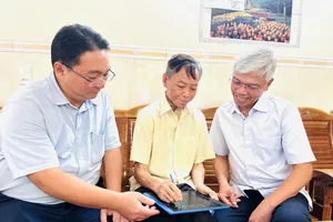 HCMC leaders visit veterans with contributions to Great Victory of Spring 1975