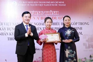 Outstanding overseas Vietnamese honored for contributing to HCMC’s development