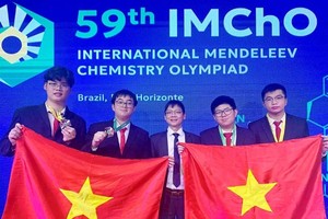 Vietnamese students win four medals at Mendeleev Chemistry Olympiad