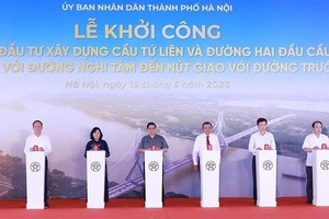 Prime Minister launches construction of Tu Lien bridge in Hanoi