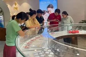 Price of SJC gold bullion exceeds VND121 million (US$4,659) per tael