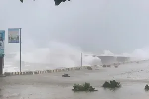 Over 100 tourists stranded on Ly Son Island due to storm
