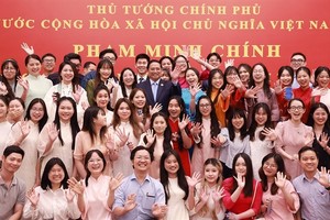 Prime Minister meets Vietnamese community in China during working trip