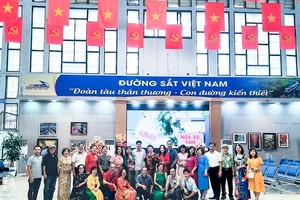 Hanoi railway station hosts art exhibition