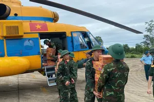 Helicopters fleet for aid delivery to flood-isolated areas in Nghe An