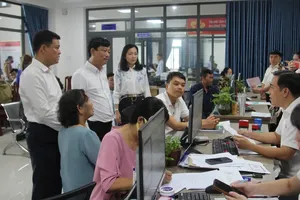 HCMC leader reviews two-tier local government operations in Tan Dong Hiep Ward