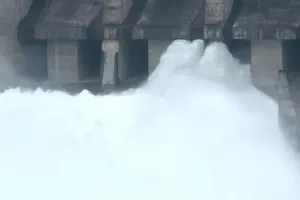Thac Ba hydropower plant opens two spillway gates