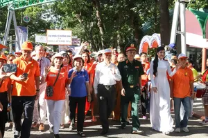 Over 5,000 people join charity walk for Agent Orange/dioxin victims