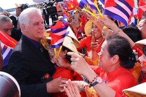 Top Cuban leader arrives in Hanoi, beginning state visit to Vietnam