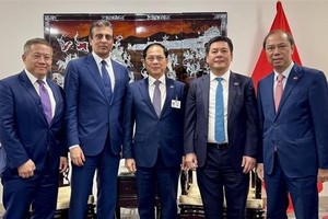 Vietnam bolsters relations with UK, Poland