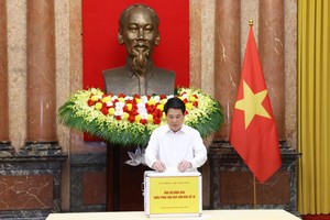 Presidential Office donates to support storm-hit communities