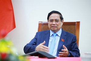 Vietnamese, Thai PMs discuss measures to tighten ties