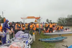 Downpours leave 7 dead, thousands stranded, schools closed in Ha Tinh, Quang Tri