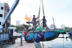 South Central localities rush to secure homes, boats ahead of typhoon Kalmaegi