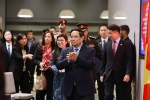 Prime Minister meets Vietnamese community in Kuwait