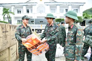 HCMC Military Command rushes emergency supplies to flood-hit Khanh Hoa