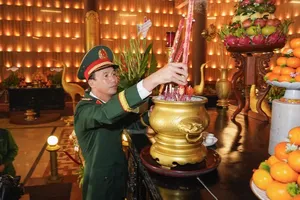 Ho Chi Minh City Command officials pay tribute to martyrs