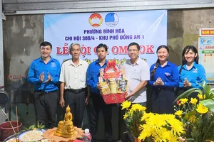 Thanh niên công nhân rộn ràng với Lễ hội “Ok Om Bok” 