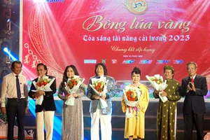 Ban giám khảo cuộc thi "Bông lúa vàng" năm 2023. Ảnh: THÚY BÌNH