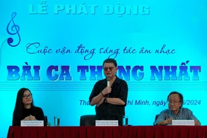 Thiếu tướng, nhạc sĩ Đức Trịnh, Chủ tịch Hội Nhạc sĩ Việt Nam, chia sẻ thông tin, ý nghĩa của cuộc vận động sáng tác âm nhạc chủ đề "Bài ca thống nhất". Ảnh: THÚY BÌNH