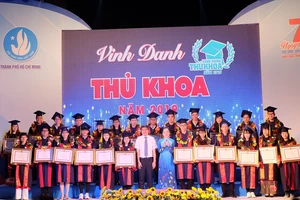 66 thủ khoa tại TPHCM được vinh danh 