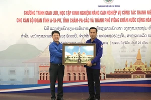 Thành đoàn TPHCM giao lưu với Đoàn thanh niên Nhân dân Cách mạng Lào 