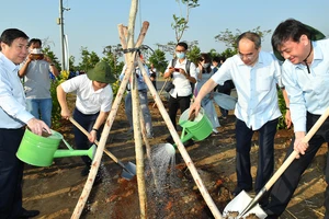 TP Thủ Đức phát động, ra quân trồng cây xanh, dọn dẹp vệ sinh môi trường