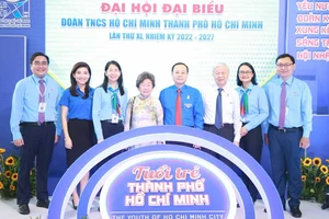 Phó Bí thư Thành ủy TPHCM Nguyễn Văn Hiếu dự và chúc mừng đại hội. Ảnh: NGÔ TÙNG