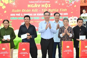 Phó Bí thư Thành ủy TPHCM Nguyễn Phước Lộc dự Ngày hội "Xuân đoàn kết - Tết nghĩa tình" tại TP Thủ Đức