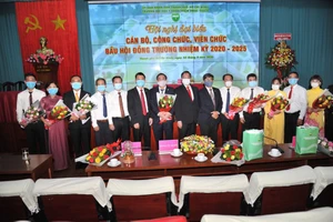 Các thành viên trong hội đồng trường