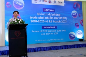 PGS-TS Nguyễn Hoàng Long, Cục trưởng Cục phòng, chống HIV/AIDS phát biểu tại hội thảo